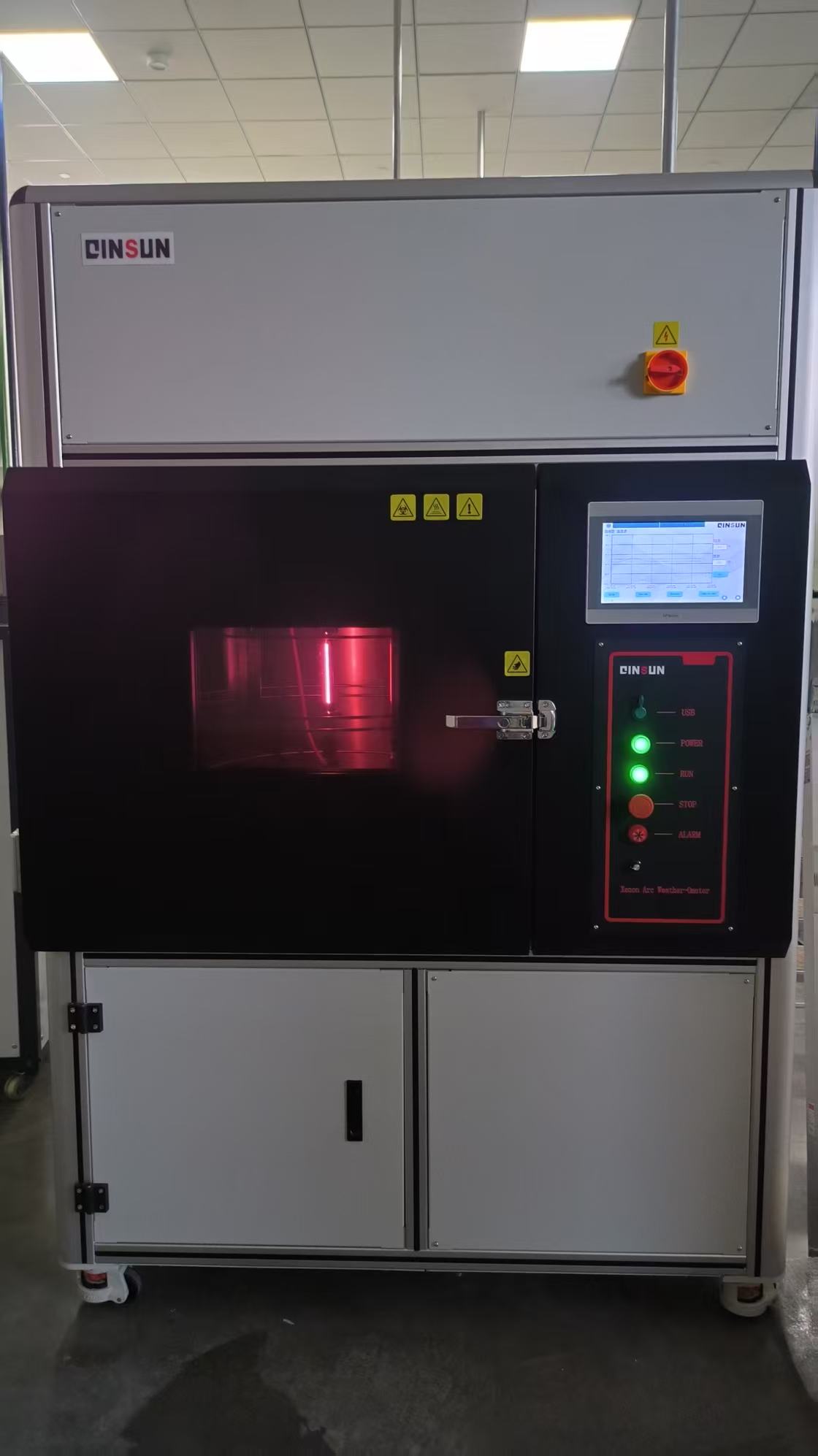 工程师在客户现场安装培训我们自己设备的实物图 工程师在客户现场安装培训我们自己设备的实物图